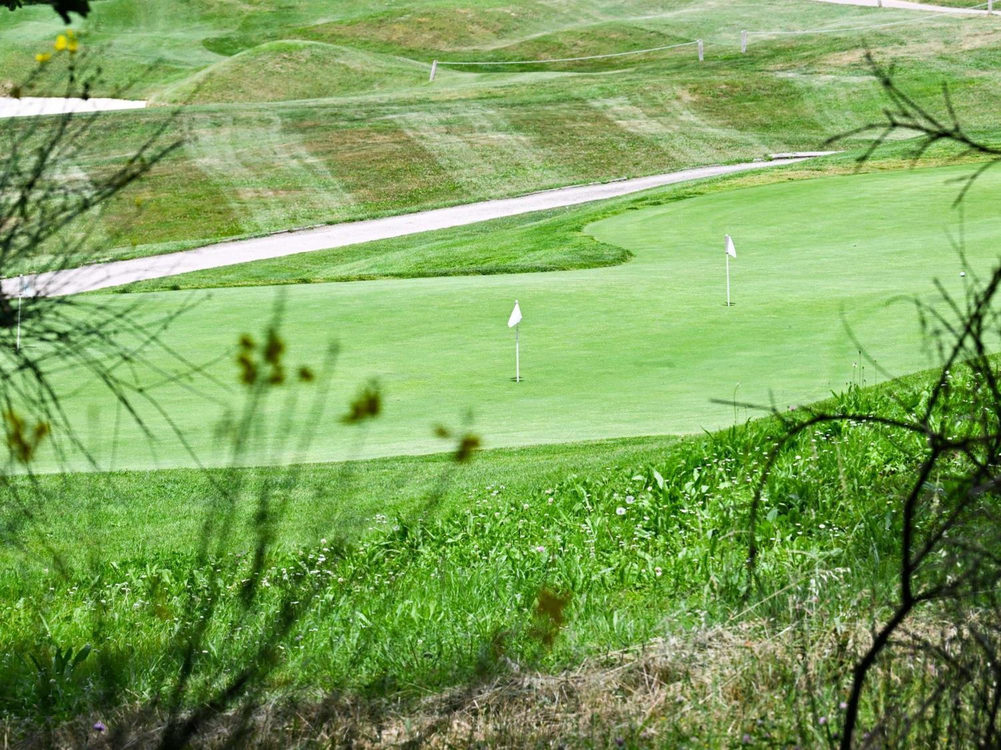 Mercure Brignoles Golf De Barbaroux & Spa Buitenkant foto