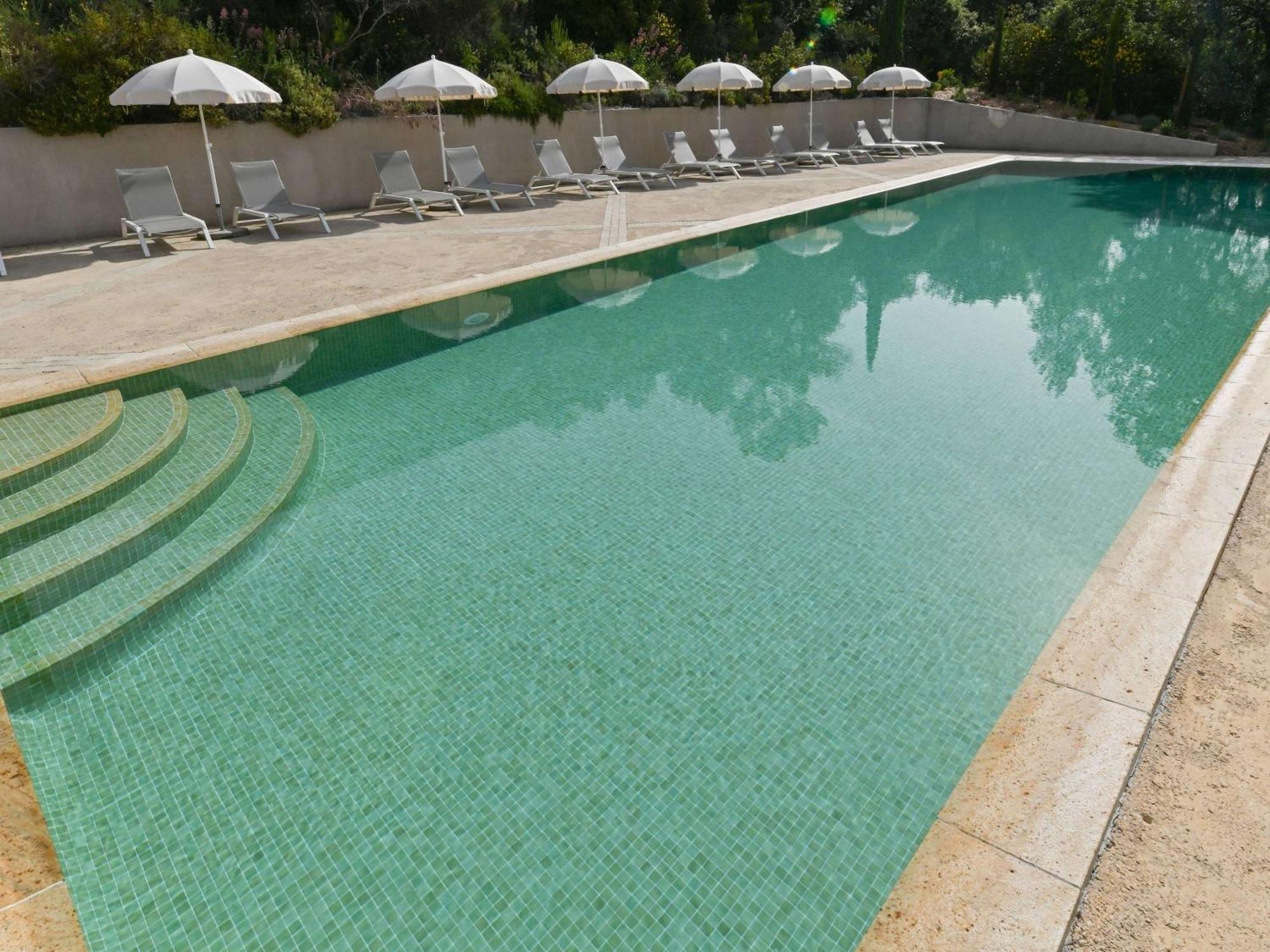 Mercure Brignoles Golf De Barbaroux & Spa Buitenkant foto