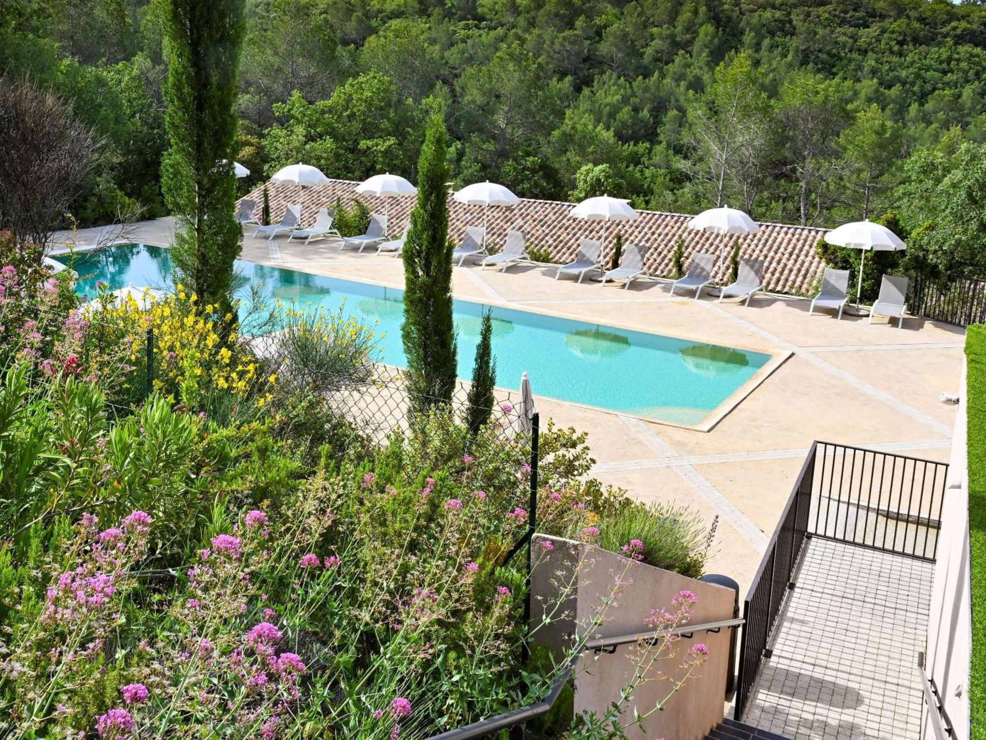 Mercure Brignoles Golf De Barbaroux & Spa Buitenkant foto