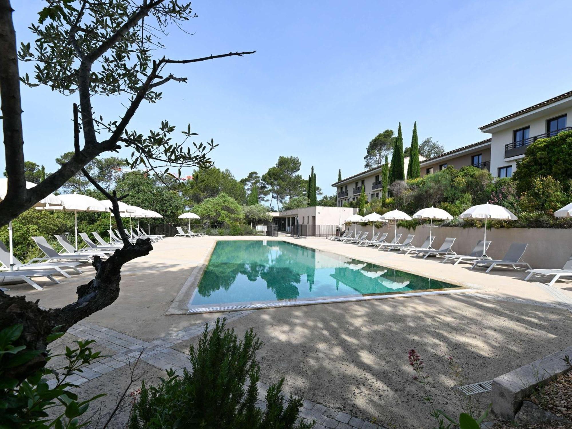 Mercure Brignoles Golf De Barbaroux & Spa Buitenkant foto