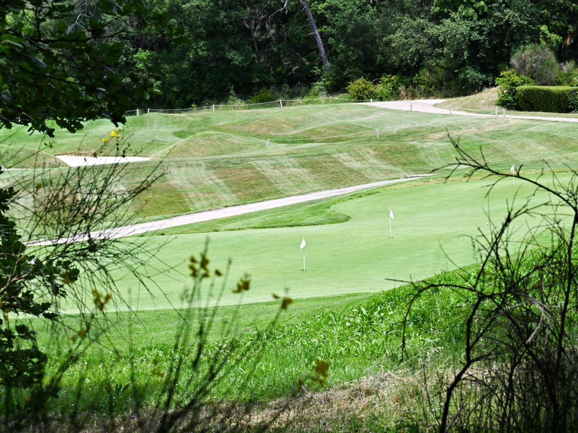Mercure Brignoles Golf De Barbaroux & Spa Buitenkant foto