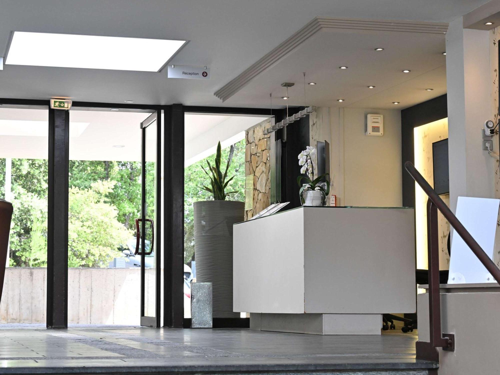 Mercure Brignoles Golf De Barbaroux & Spa Buitenkant foto